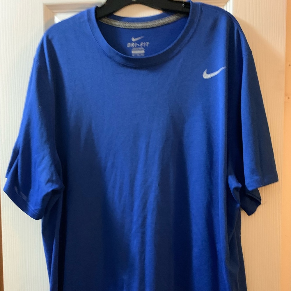 Nike men’s Dri-Fit shirt, XXL blue